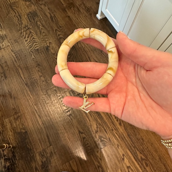 Bracelet with LV charm - Picture 2 of 2